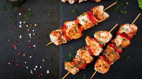 Brochettes de poulet épicées : un festival de saveurs qui régale les papilles